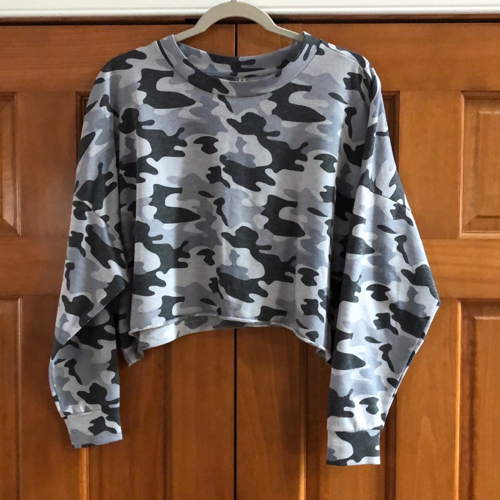 Cute, cropped Tresics top